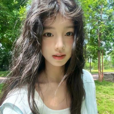 年轻女子